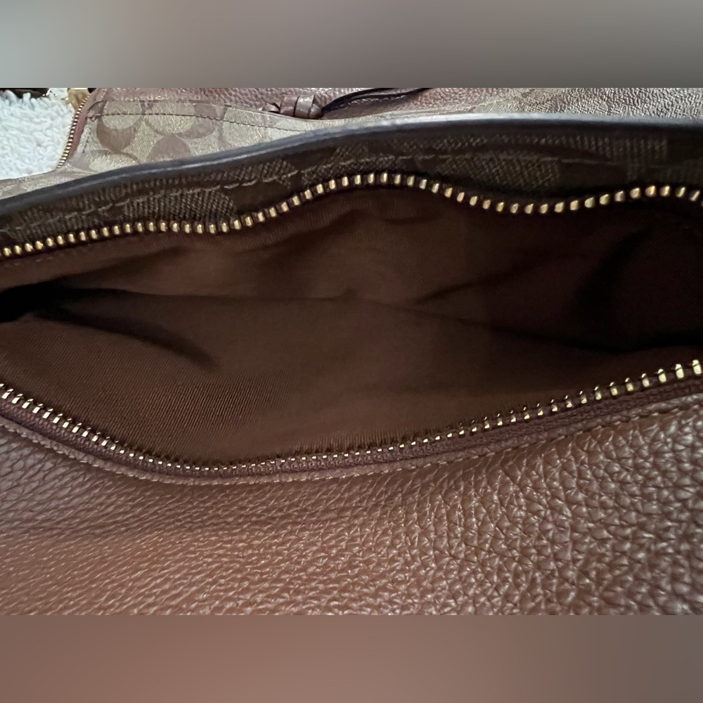 Coach - Picture 8 of 10